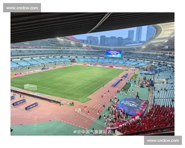 苏超决战：淮安草根带伤死磕南通，拼至终场燃爆 3 万人